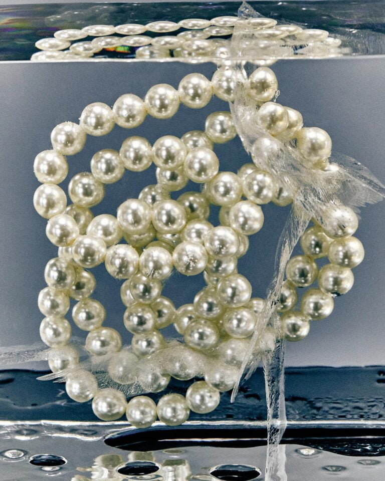 Pearls and water. Jewellery photography.